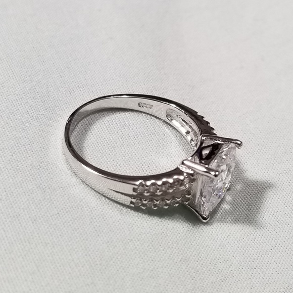Sterling silver princess cut ring - Picture 6 of 6